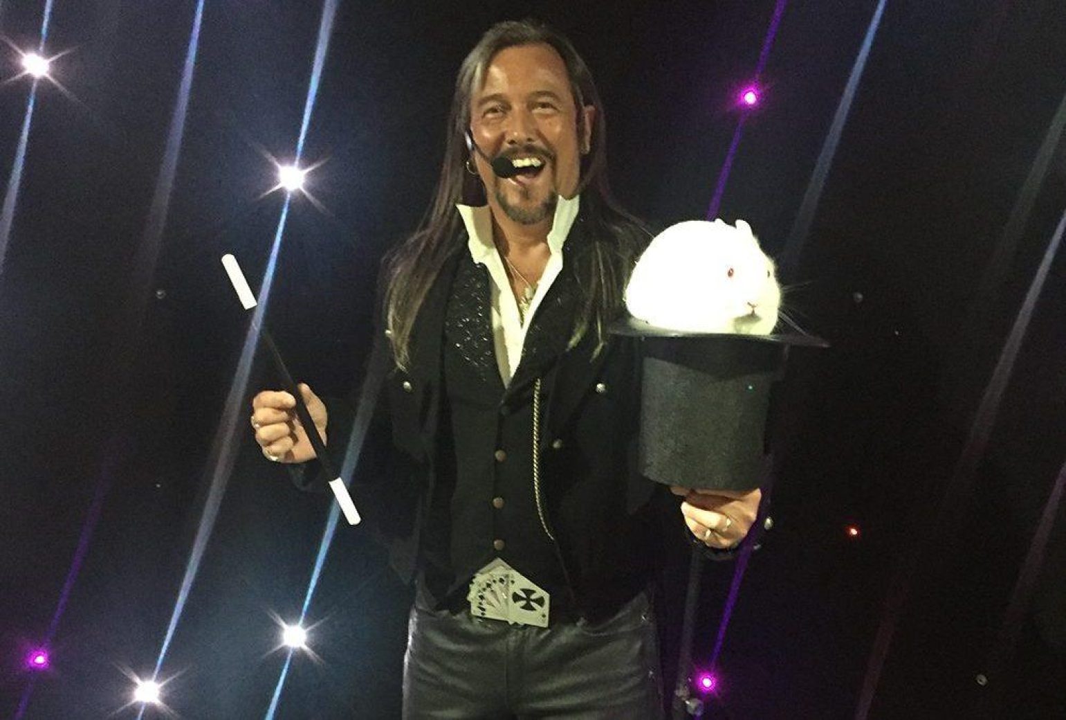 A Family Magic Show with Garry Seagraves