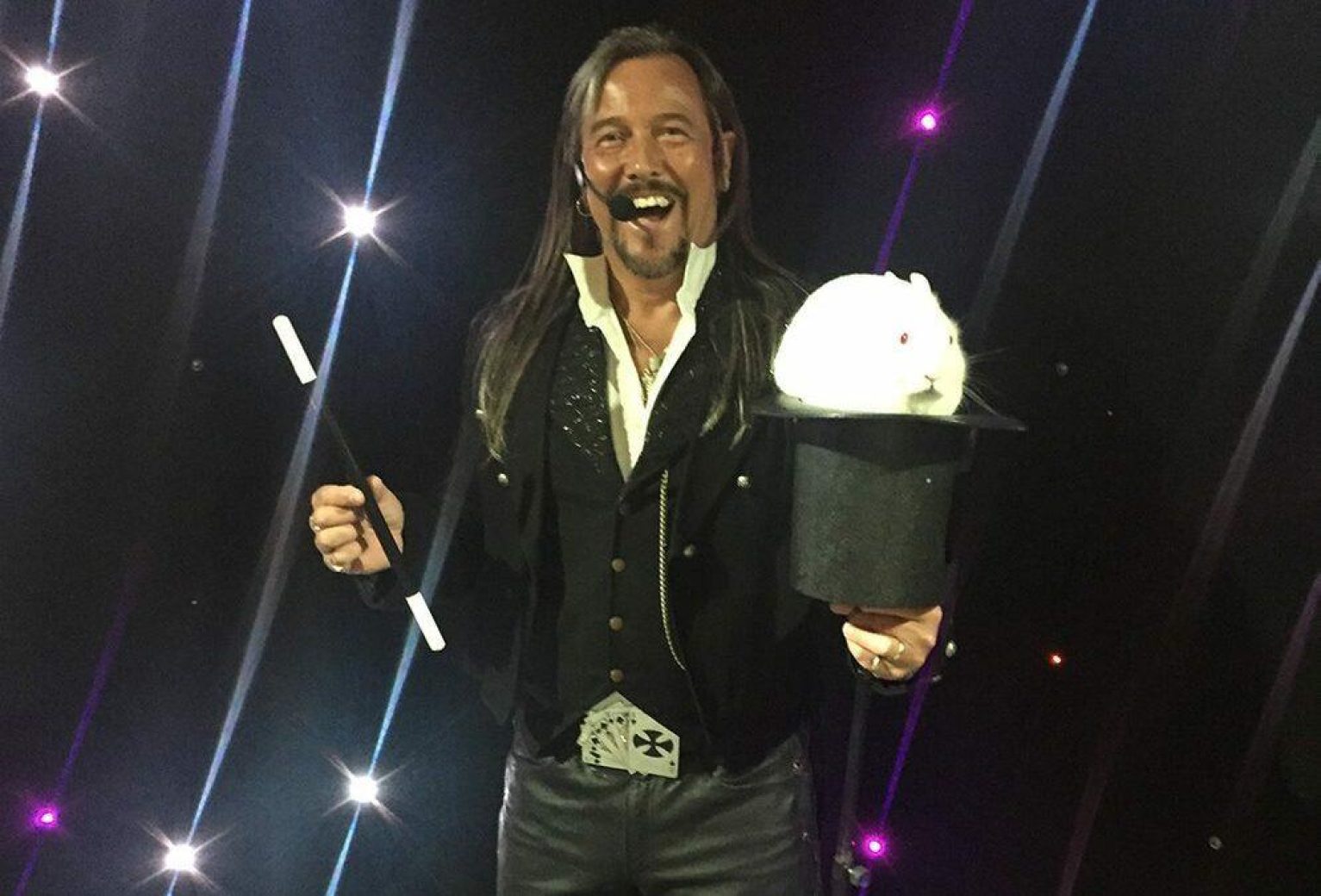 A Family Magic Show with Garry Seagraves